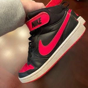 Black & Red Nike Jordan’s. Sz4 ✔️ great condition!